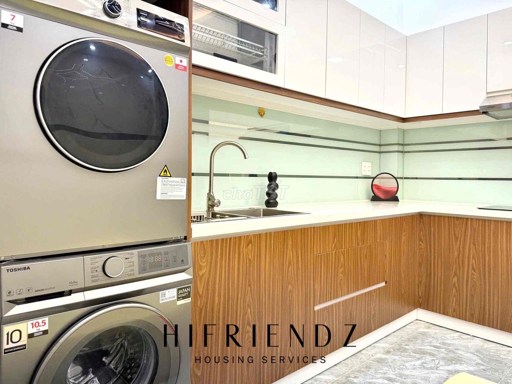 The ground apartment is full of private dry-cleaning machines in the capital.