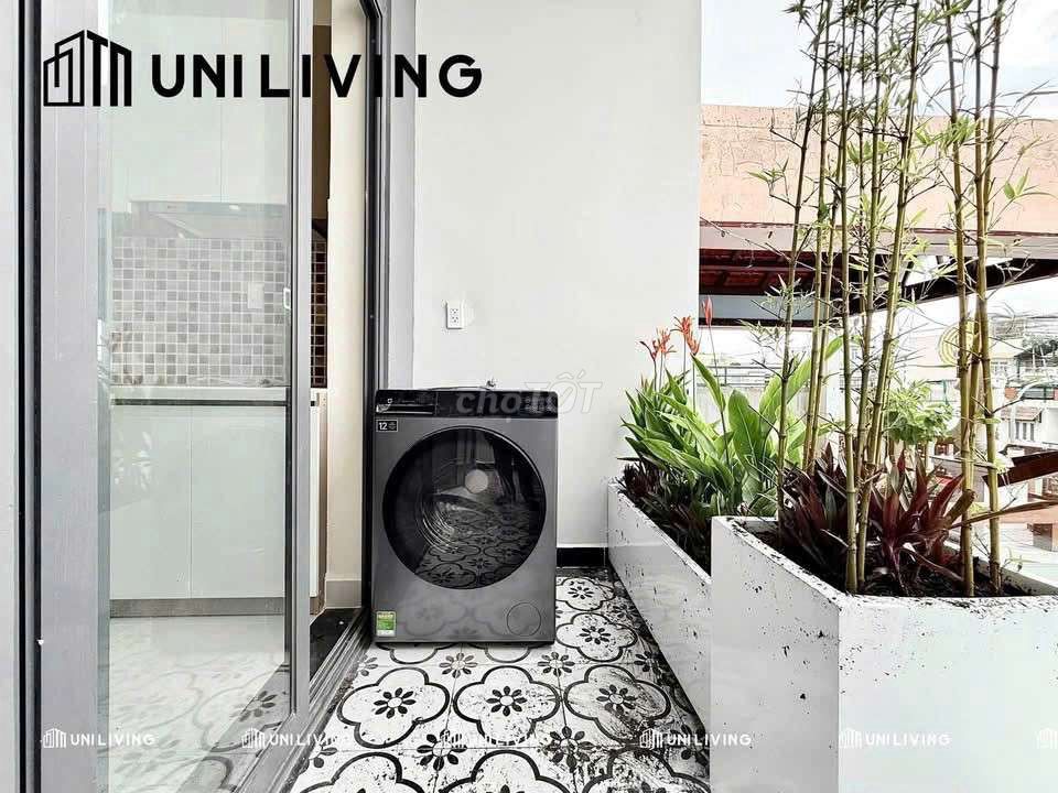 The Sư Vạn Hạnh open balcony studio apartment 10 near the Great Hall.