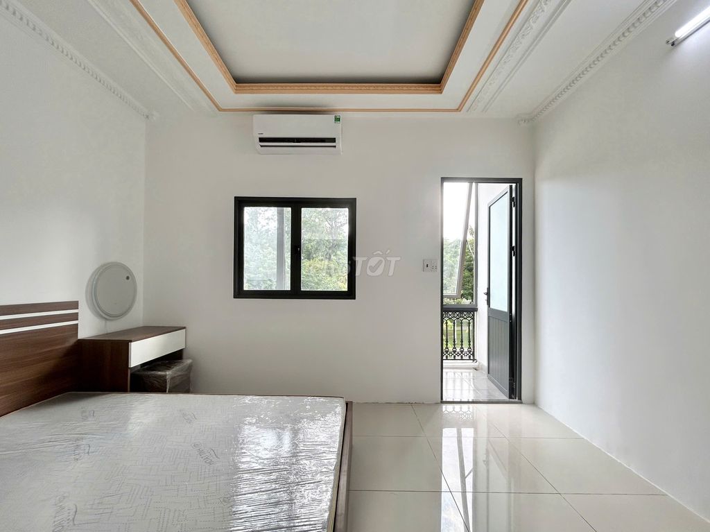 Hire the Royal Park Guardian near Phú Nhuận Falls, balcony