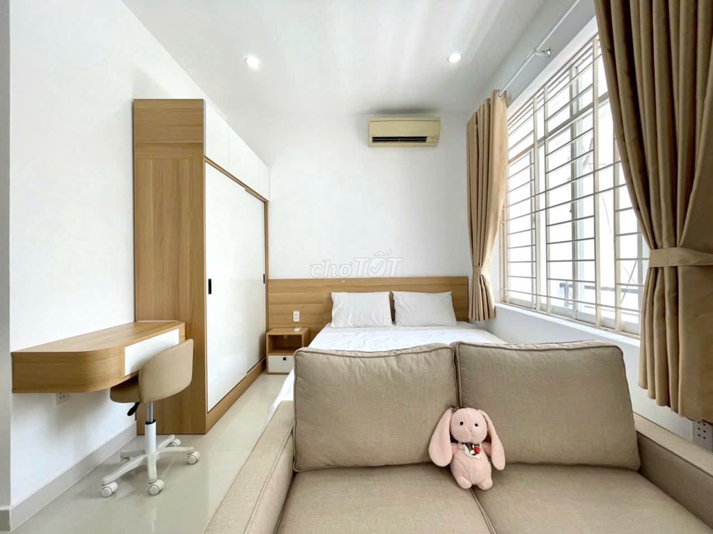 Hire the Royal Park Guardian near Phú Nhuận Falls, balcony