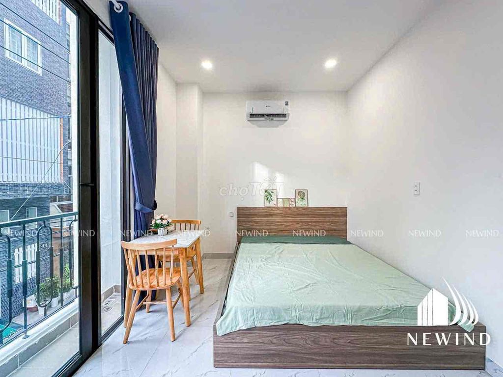 The new apartment is 100% 35 meters with a balcony in Phan Xích Long near the 1st county, District 3.