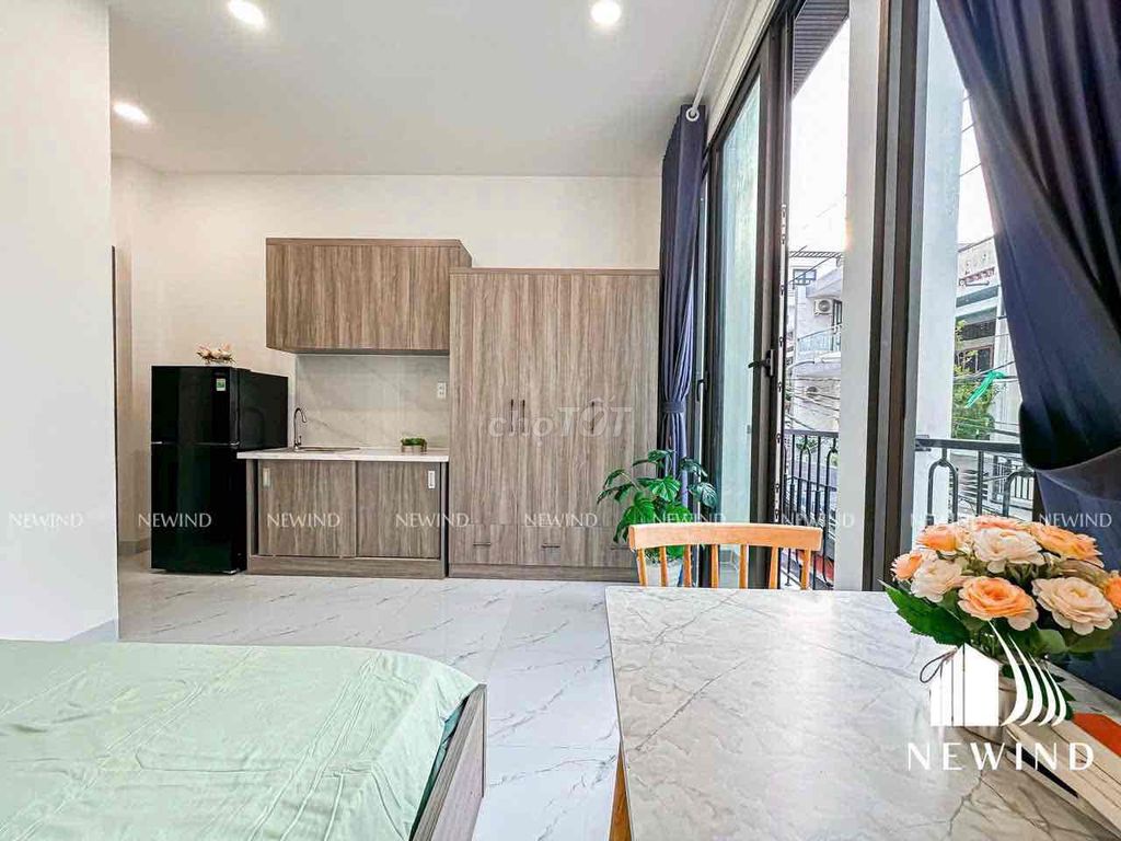 The new apartment is 100% 35 meters with a balcony in Phan Xích Long near the 1st county, District 3.