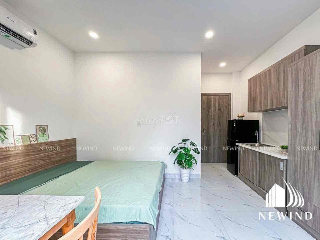 The new apartment is 100% 35 meters with a balcony in Phan Xích Long near the 1st county, District 3.