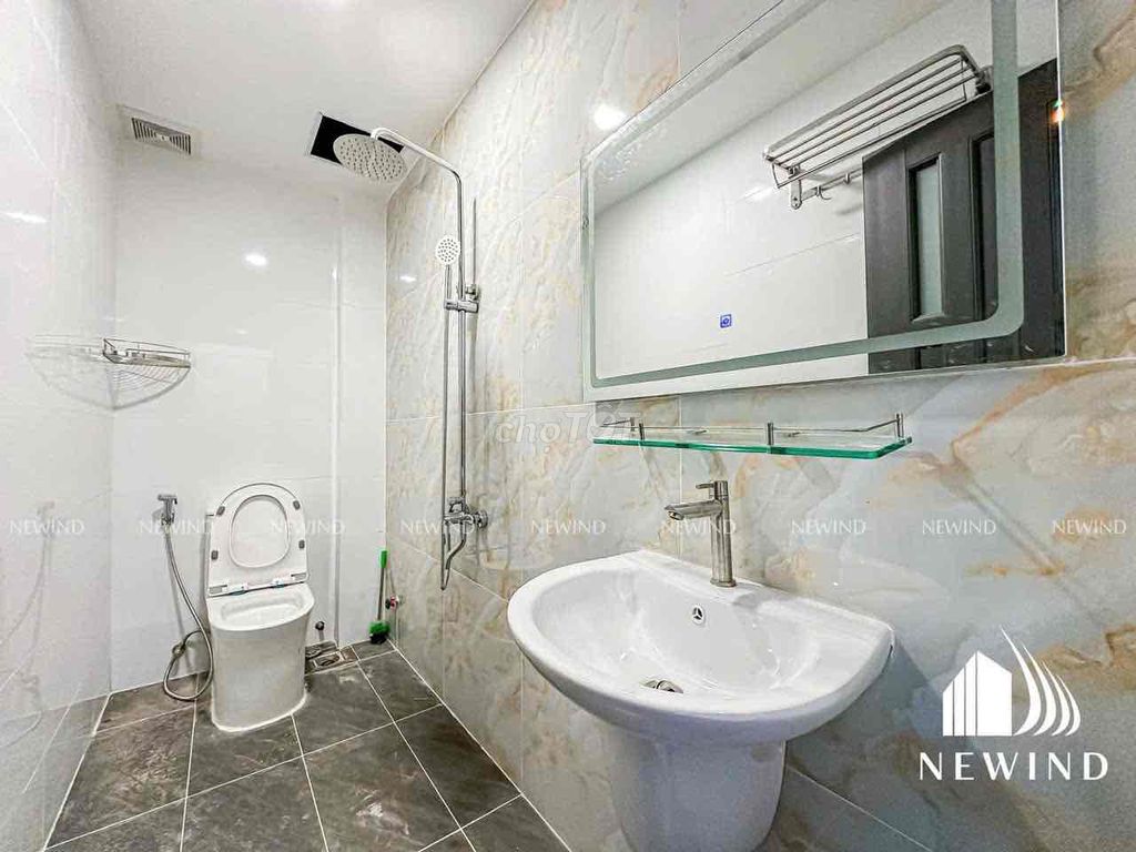 The new apartment is 100% 35 meters with a balcony in Phan Xích Long near the 1st county, District 3.