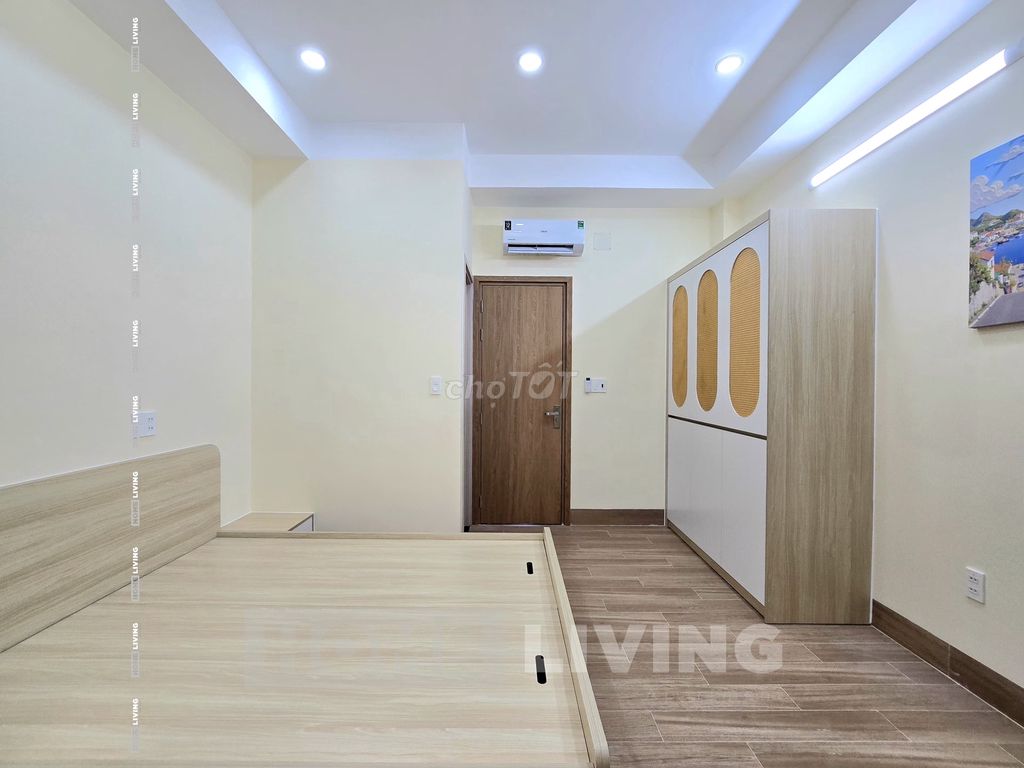 The studio service apartment is full of high-end furniture at the foot of a favorable price.