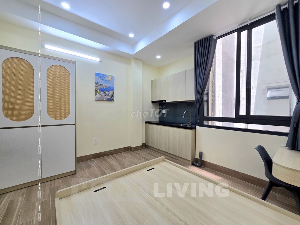 The studio service apartment is full of high-end furniture at the foot of a favorable price.