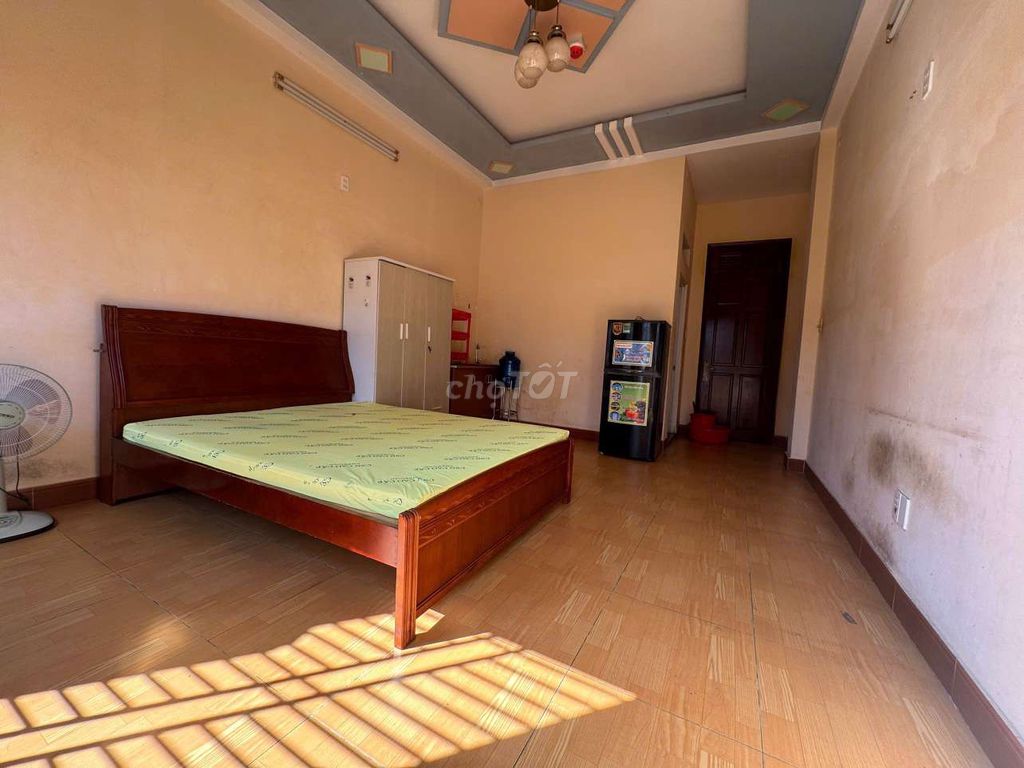 The studio full of balcony interiors is extremely clear - the photographer