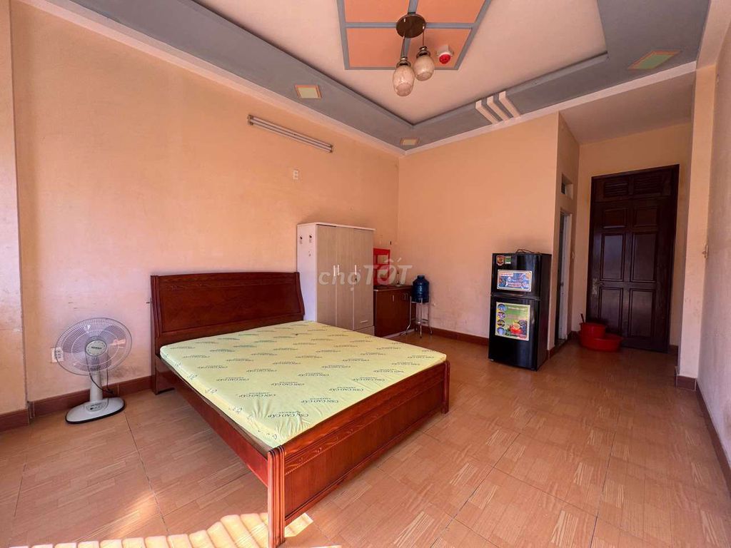 The studio full of balcony interiors is extremely clear - the photographer