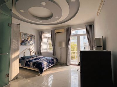 The balconies at the breeze of the cool green tree, the full interior of District 7