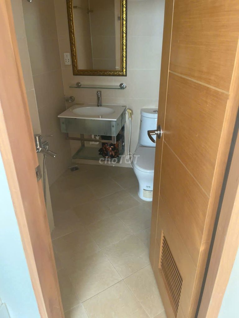 We rent Royal Temple apartment 2 bedrooms 2 to 1.7 million