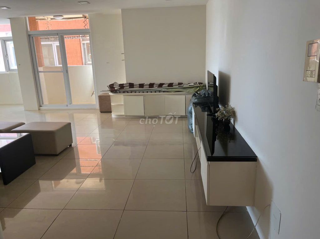 We rent Royal Temple apartment 2 bedrooms 2 to 1.7 million