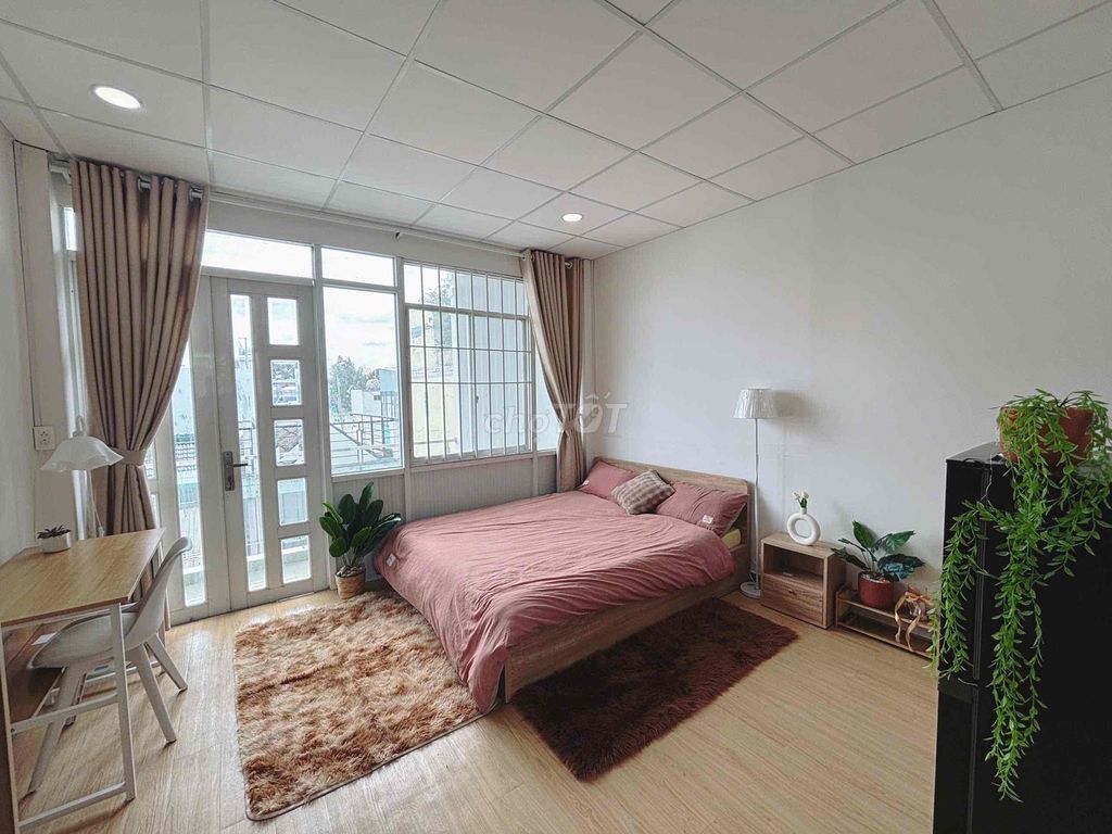 The balcony studio is EMart Phan Văn Trị near Lang University.