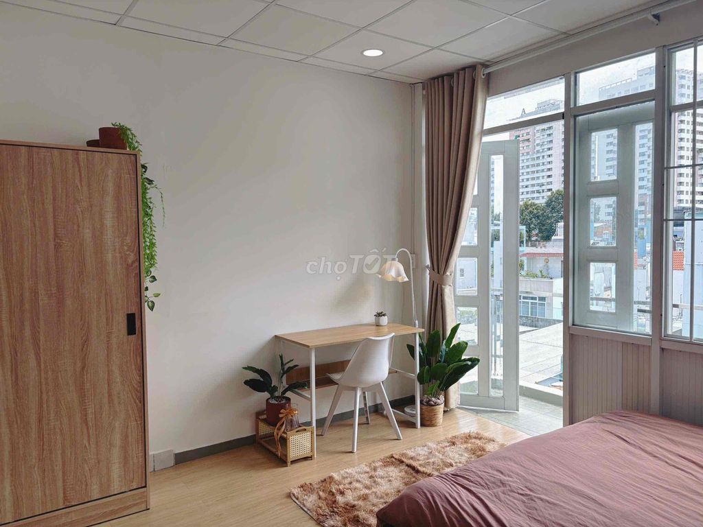 The balcony studio is EMart Phan Văn Trị near Lang University.