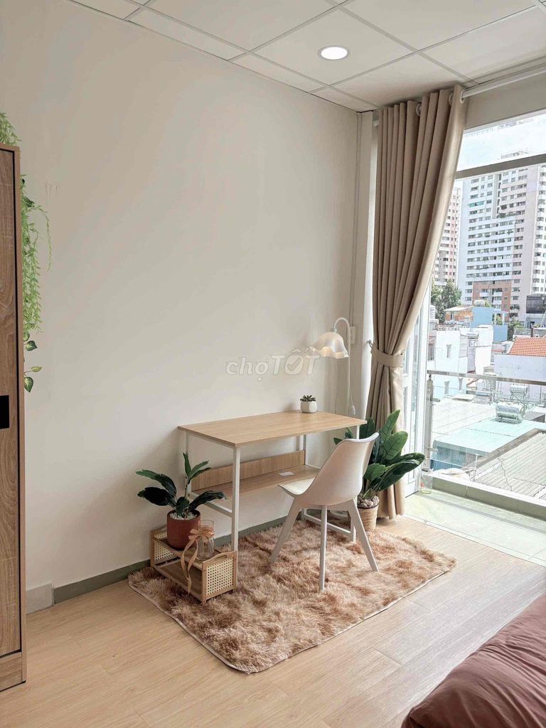 The balcony studio is EMart Phan Văn Trị near Lang University.