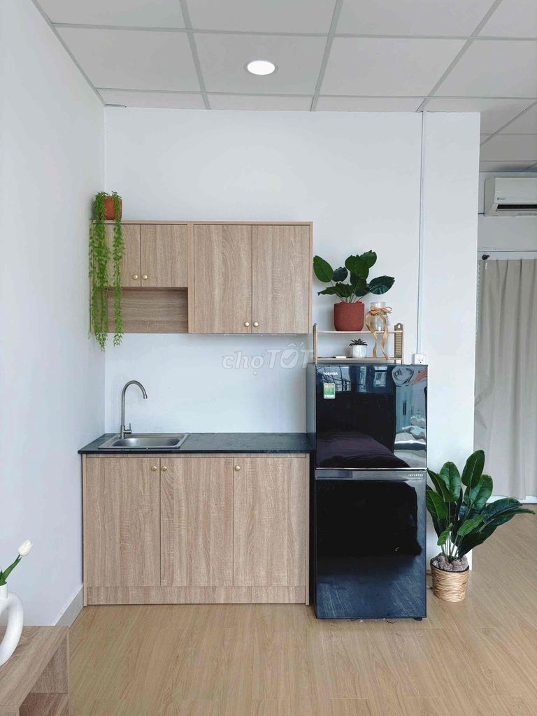 The balcony studio is EMart Phan Văn Trị near Lang University.