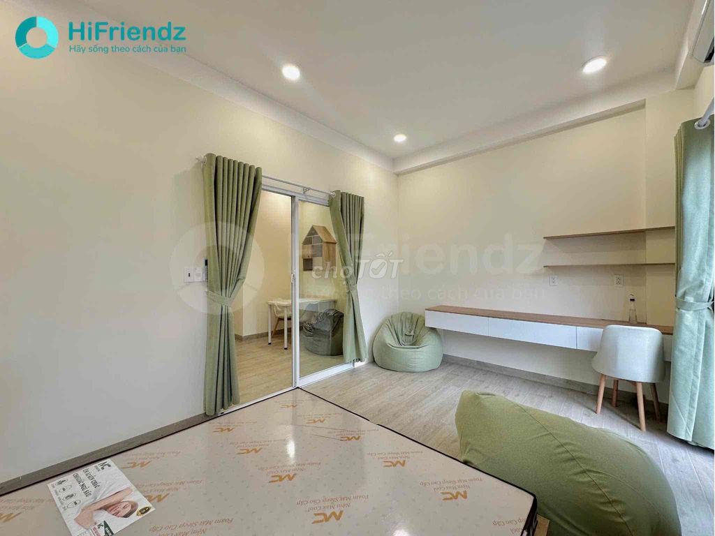 The one-room apartment near the toilet, it's all over mero.