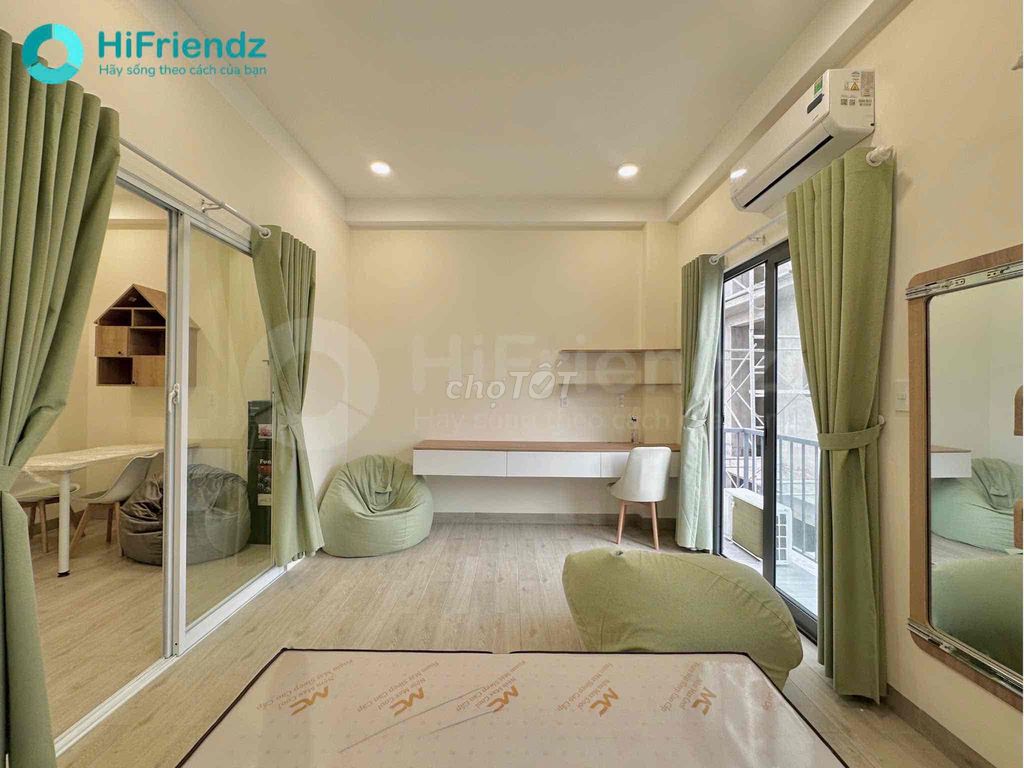 The one-room apartment near the toilet, it's all over mero.