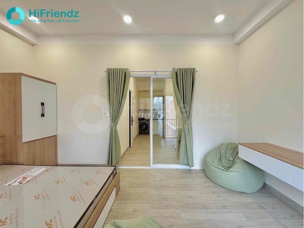 The one-room apartment near the toilet, it's all over mero.