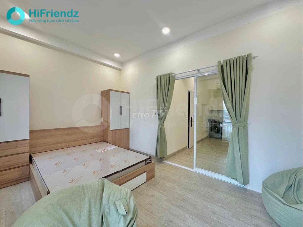 The one-room apartment near the toilet, it's all over mero.