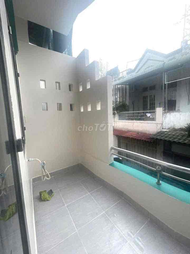 The floor of 3.5.15 M has two bedrooms.