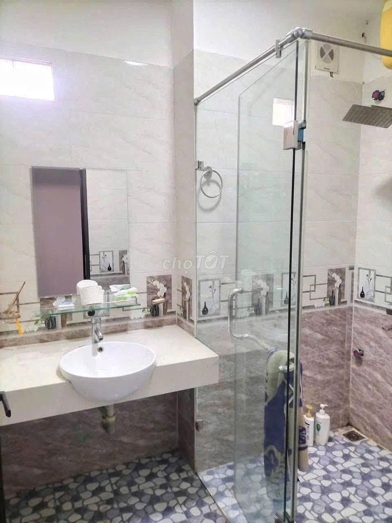 Private home 1/Phan Xích Long (94.9 m2) 2 bedrooms, Full interior, which is 14.5 million a month