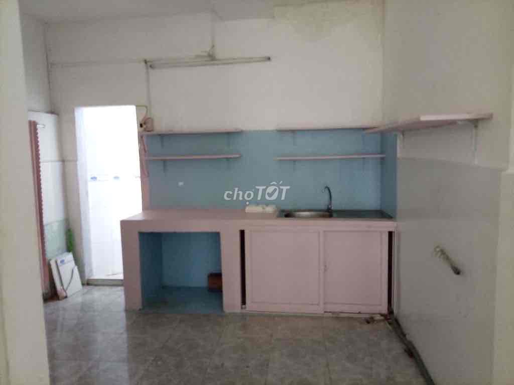 Lê Văn Duyệt alley, area 72 meters, 1st floor, 3'3", two toilets.