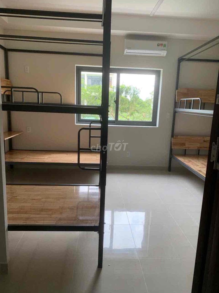 The two houses are right next to the University of Tdtt -- renting rooms or primary stock.