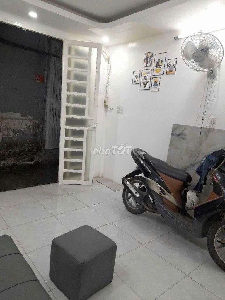 House 1 01 has 3 x 10 meters of furniture. 2 alleys 77 Xen Chen.