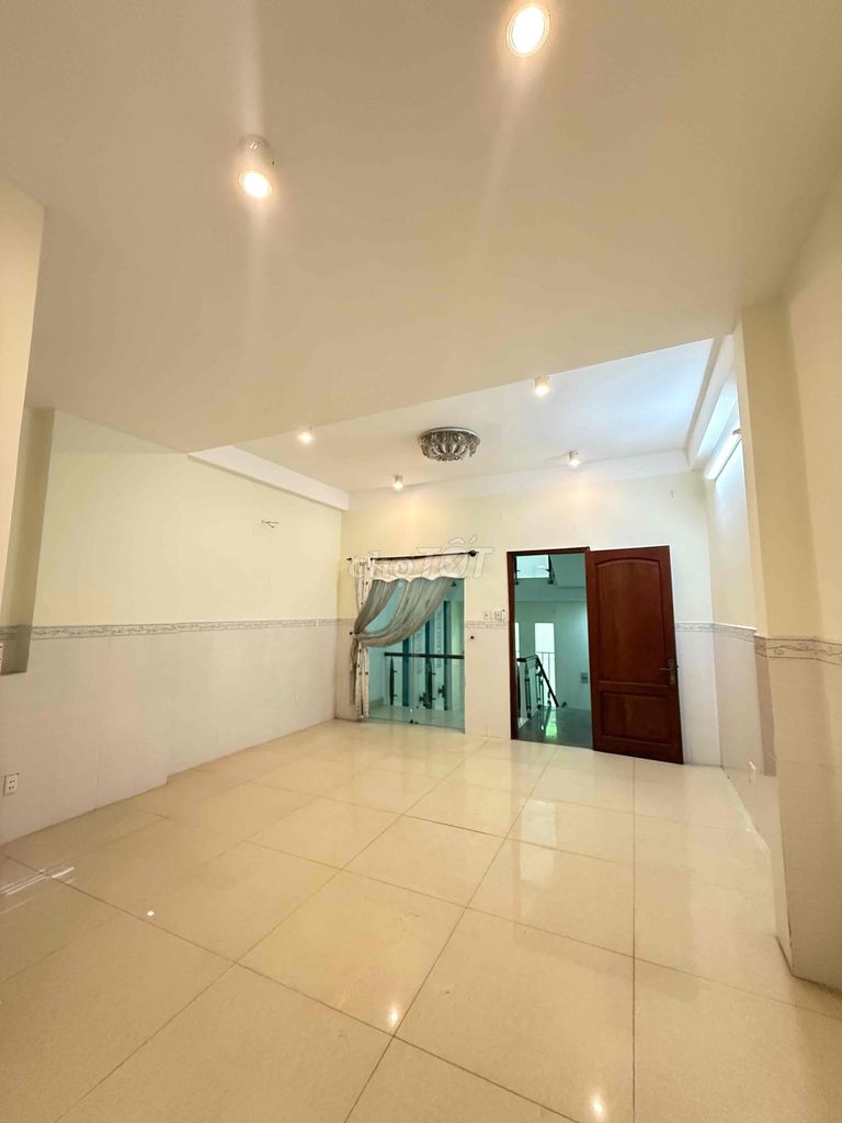 Renting Lê Thị Chợ p.P.P. County 7 cash houses.