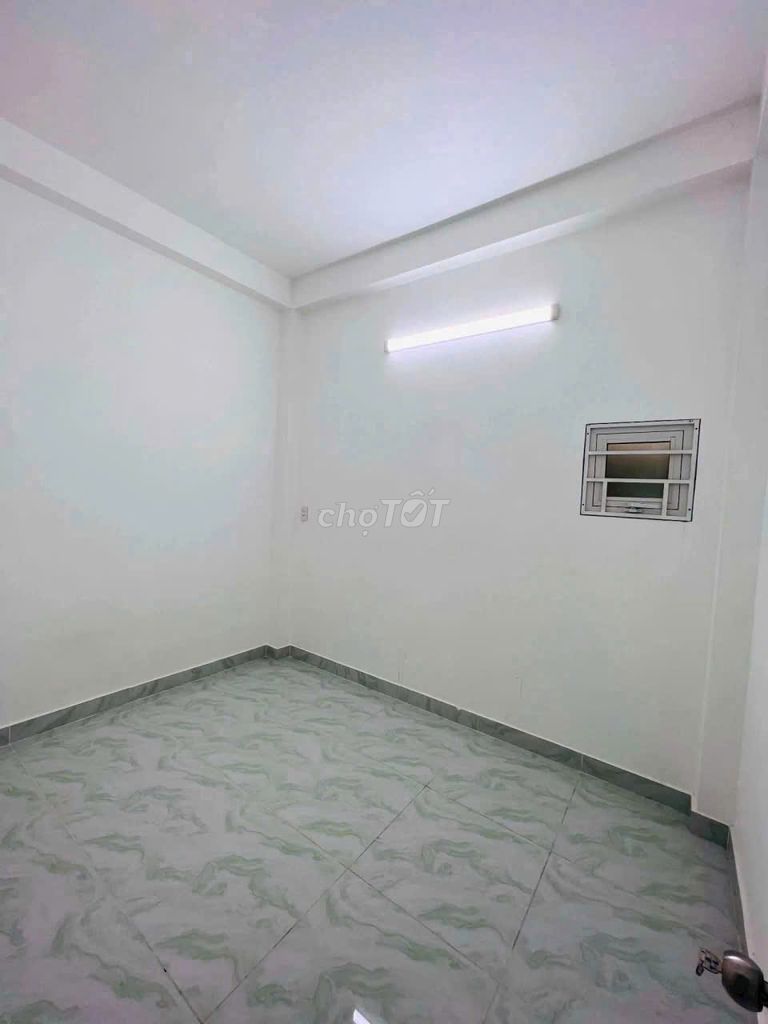 Rent Huỳnh Mẫn Đạt, District 5-- 19 million a month. 5 bedroom. 3 toilets.