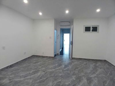 It's the owner of renting 1 240 B Huỳnh Văn Bánh-711 Q.Phú Nhuận