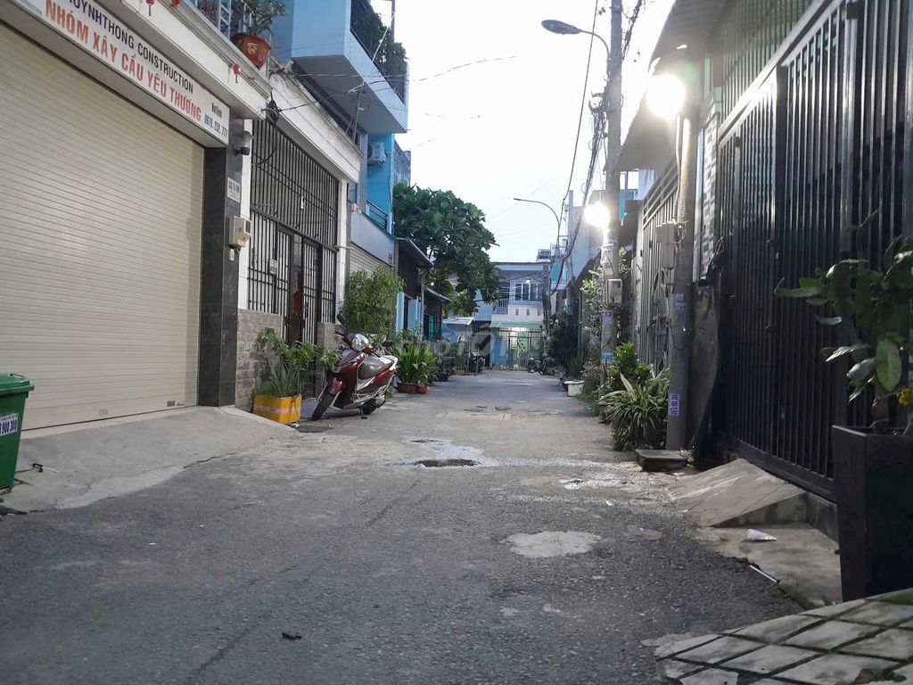 Rent a three-story Trần Thị Năm P alley. Tân Chánh Hiệp District 12