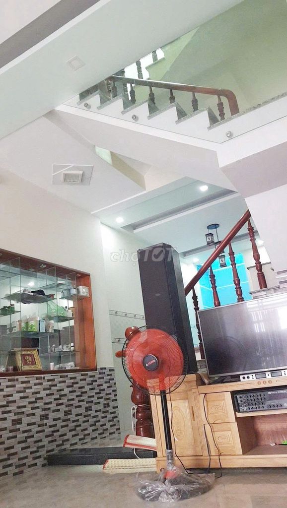 Rent a three-story Trần Thị Năm P alley. Tân Chánh Hiệp District 12