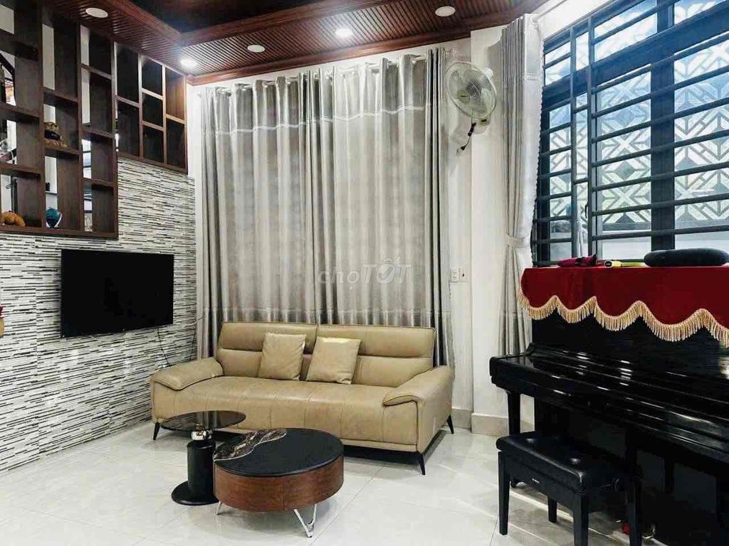 Nice 4th floor P.Q.q1 near Phạm Văn Đồng house sleeps