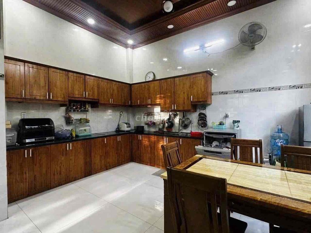 Nice 4th floor P.Q.q1 near Phạm Văn Đồng house sleeps