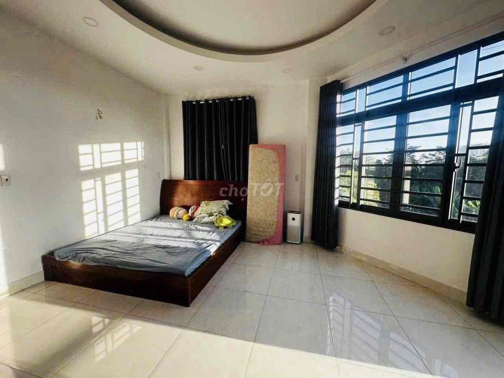 Nice 4th floor P.Q.q1 near Phạm Văn Đồng house sleeps