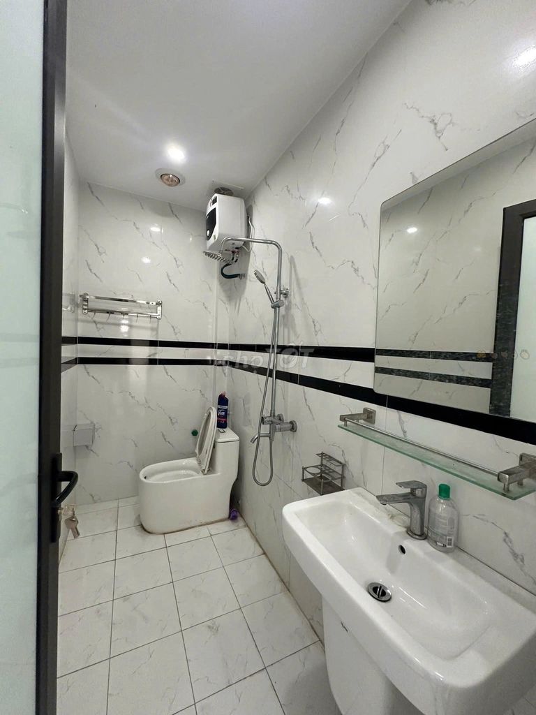 Rent the R.Q.q0, Phú Nhuận 2 bedrooms, two furniture toilets, 15 million a month.