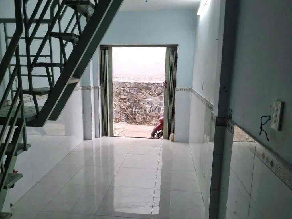 The renter of the alley 536 Europe is 10 Tân Bình area 2 x8 meters per floor.