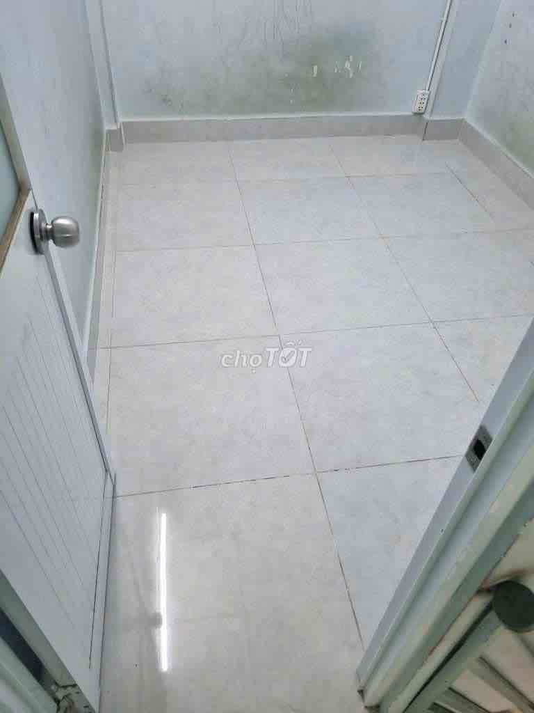 The renter of the alley 536 Europe is 10 Tân Bình area 2 x8 meters per floor.