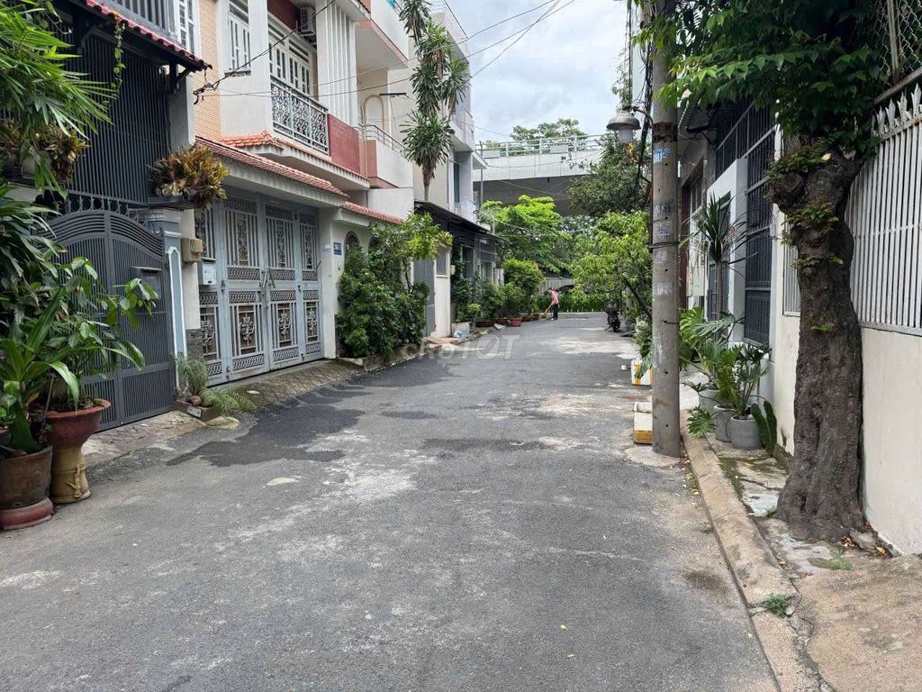 Rent a Hoàng Hoa Thám Tân Bình - 4 x18 m car alley