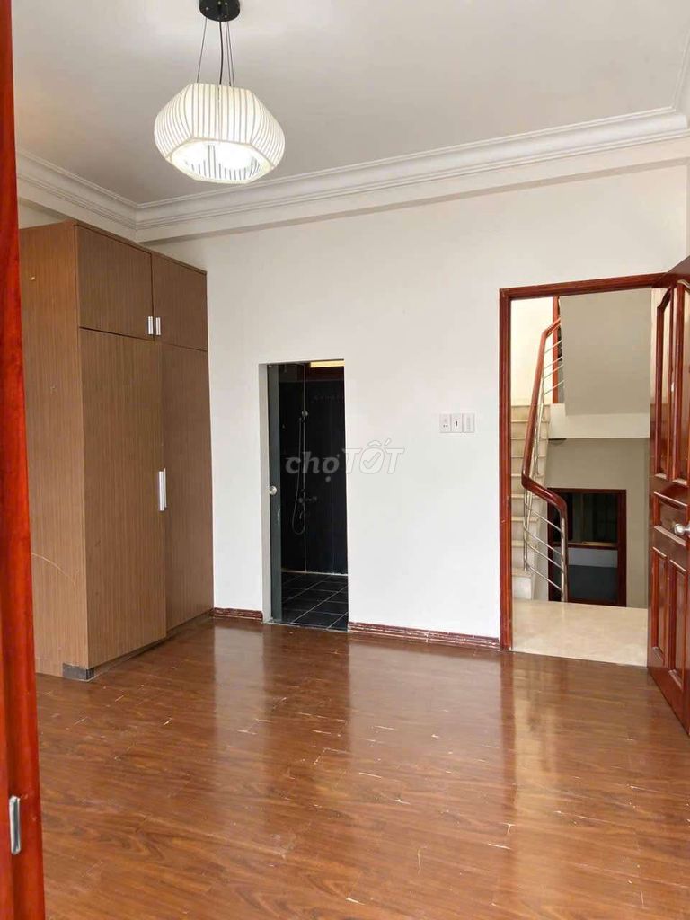 Rent a Hoàng Hoa Thám Tân Bình - 4 x18 m car alley