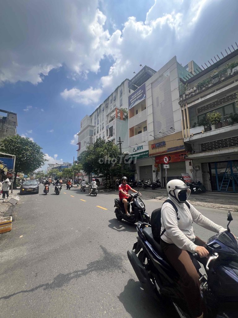 Enormous sales front Vĩnh Viễn District 10