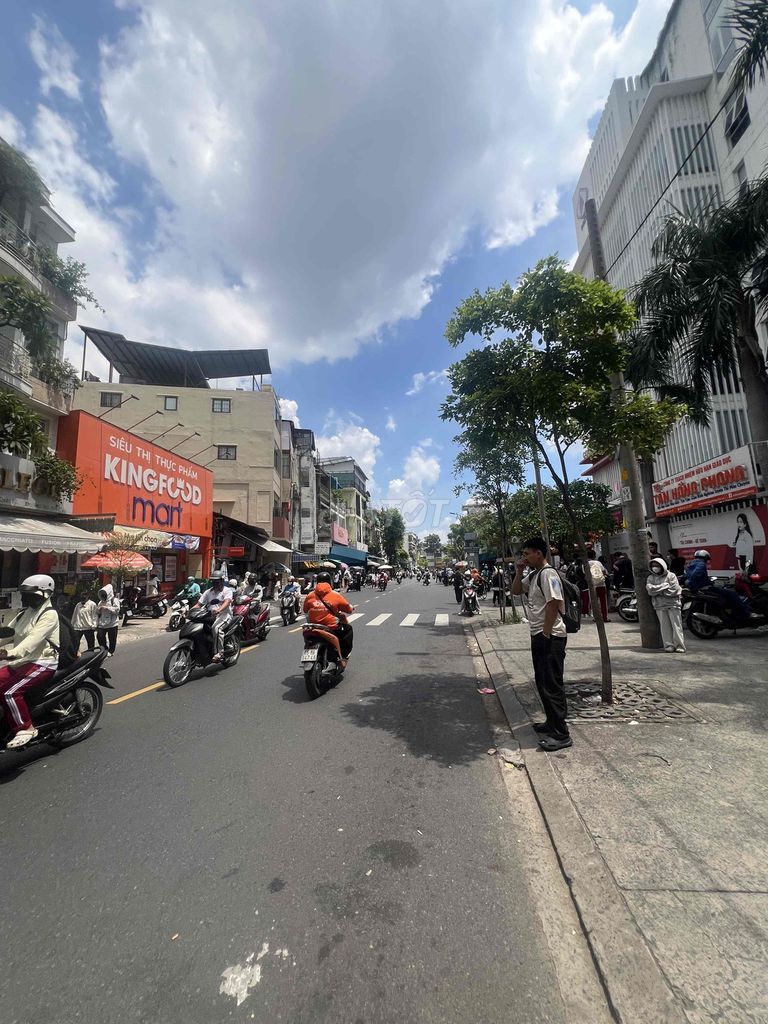 Enormous sales front Vĩnh Viễn District 10