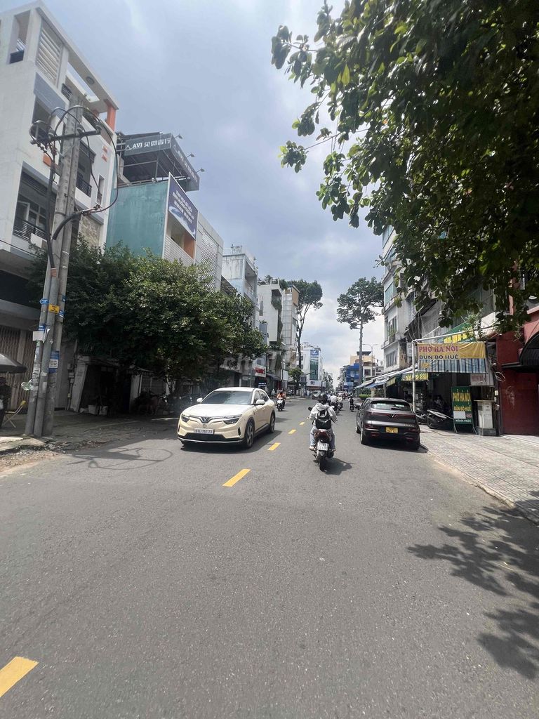 Enormous sales front Vĩnh Viễn District 10
