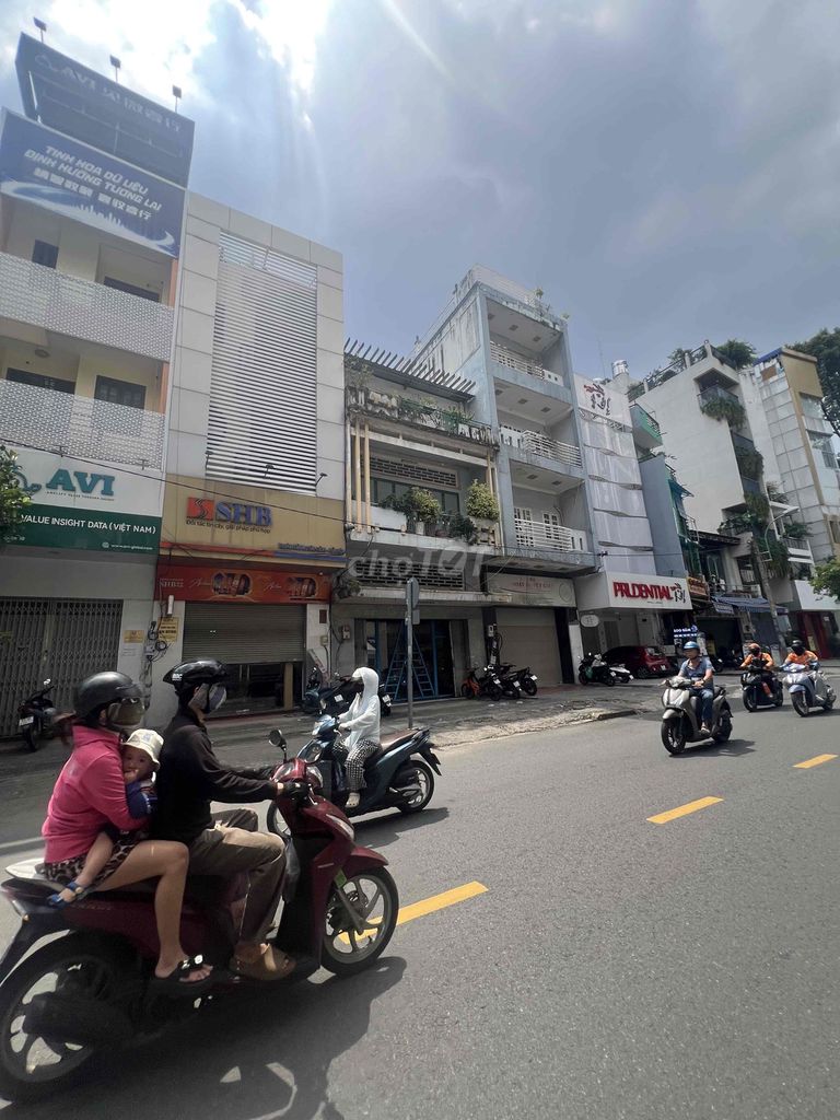 Enormous sales front Vĩnh Viễn District 10
