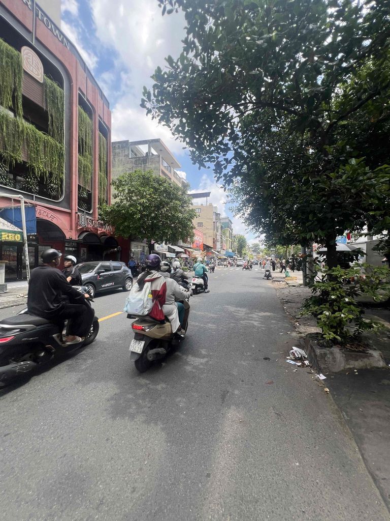 Enormous sales front Vĩnh Viễn District 10