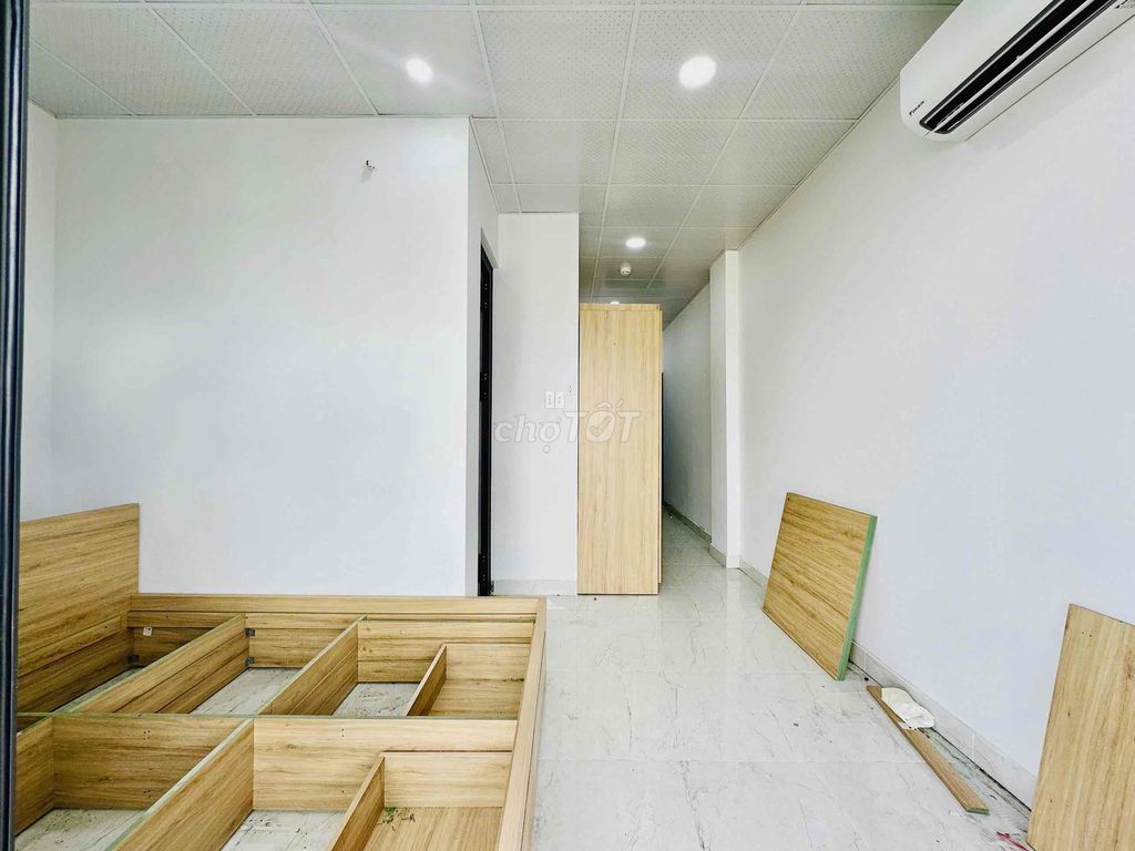 The Royal Service has a new, fully-full elevator.