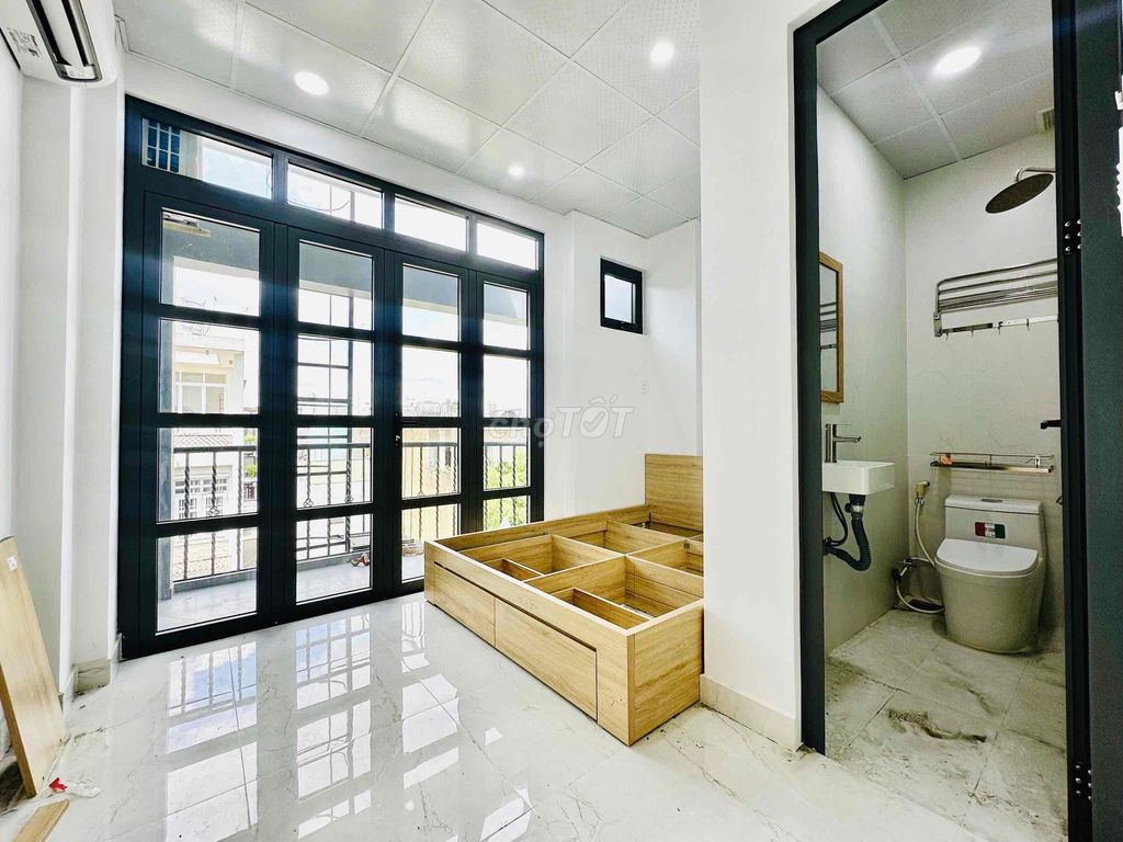 The Royal Service has a new, fully-full elevator.