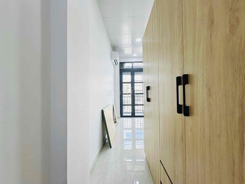 The Royal Service has a new, fully-full elevator.