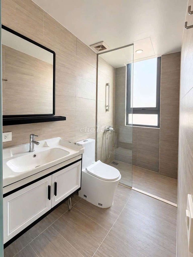 Rent the Grand Guardian full of facilities right here in the Rivere District 7
